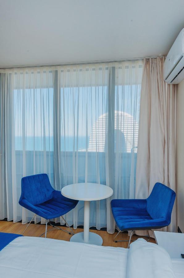Orbi City Twin Tower Batumi Bagian luar foto